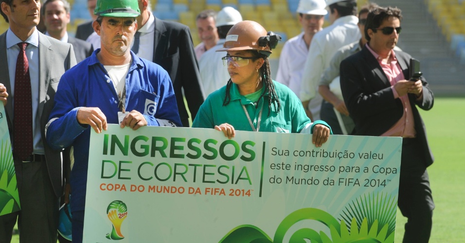 Funcionários que trabalham nas obras no Maracanã receberam ingressos para a Copa das Confederações