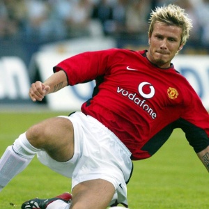 06.ago.2002 - David Beckham com luzes em 2002, quando jogada pelo Manchester United - EFE/Palle Hedemann
