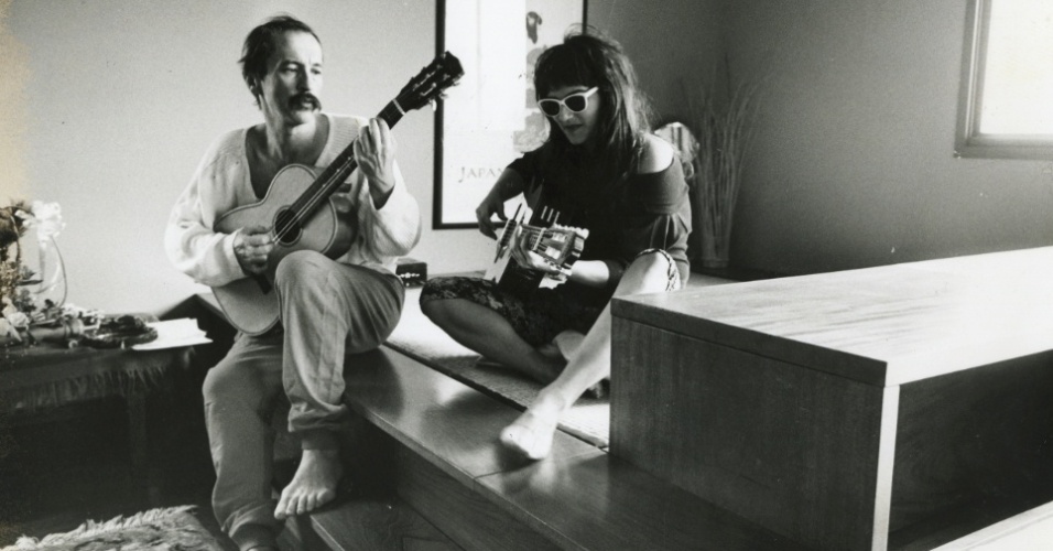 13.set.1988 - Paulo Leminski e a cantora Fortuna ensaiam para show que fariam no extinto Dama Xoc, em São Paulo - Mônica Vendramini/Folhapress