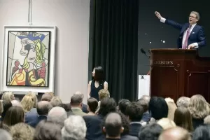 A obra "Mulher Com Chapéu de Flores", uma interpretação de Lichtenstein para retrato cubista que Pablo Picasso realizou de Dora Marr entre 1949 e 1950, foi arrematada por US$ 56,1 milhões - Peter Foley/EFE