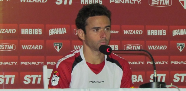 Juan dá primeira entrevista após ser reintegrado pelo São Paulo - Danilo Lavieri/UOL Esporte
