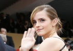Com vestido decotado nas costas, Emma Watson chega ao Festival de Cannes para assistir ao filme "The Bling Ring" - Valery Hache/AFP