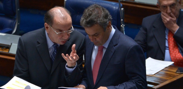 Aécio Neves e Aloysio Nunes (à esq.) durante votação no Senado - Wilson Dias/Agência Brasil