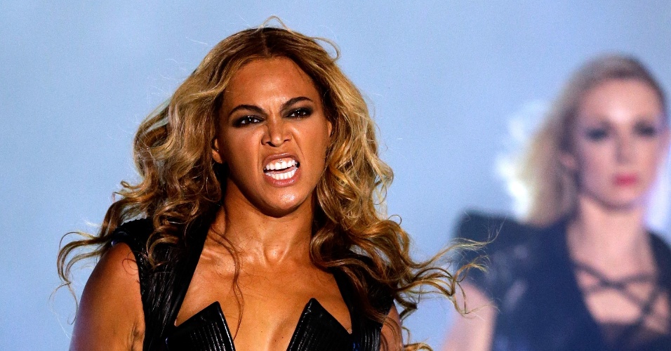 Beyoncé durante show no intervalo do Super Bowl, em fevereiro de 2013