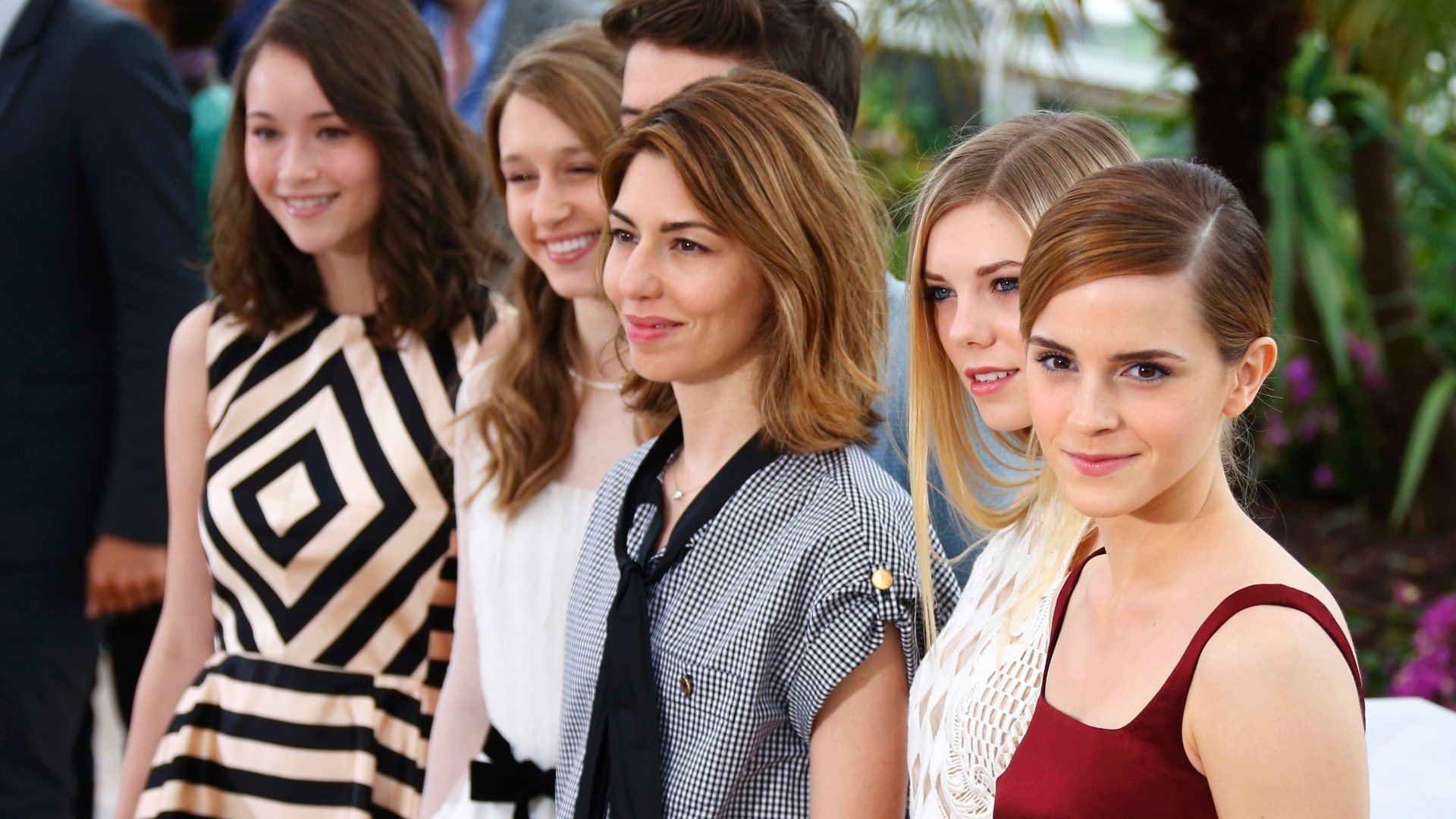 16.mai.2013 - A diretora Sofia Coppola posa com Emma Watson, Claire Julien, Taissa Farmiga e Katie Chang durante sessão de fotos para a divulgação de "Bling Ring: A Gangue de Hollywood", que abre a mostra Um Certo Olhar, no Festival de Cannes 2013 - Yves Herman/Reuters