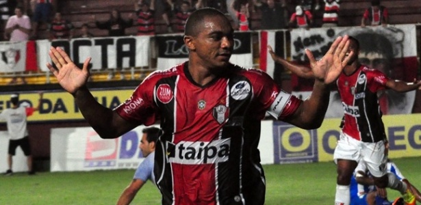 Lima defendeu o Joinville na Série B 2013 e balançou as redes 14 vezes - Site oficial do Joinville