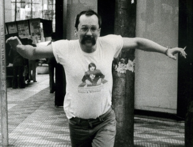 O jornalista, escritor e Poeta Paulo Leminski, nas ruas de São Paulo (SP) em 1983 - Ovidio Vieira/Folhapress