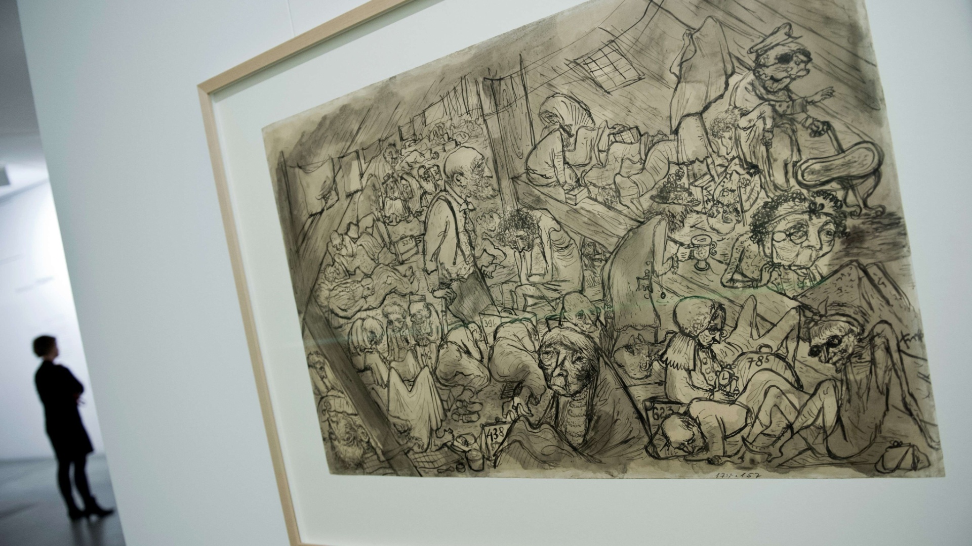 15.mai.2013 - "Sleeping Quarters in the Attic" (1943-44) também expõe as más condições de vida de Theresienstadt,  que o regime nazista apresentava como um "campo modelo" em suas visitas organizadas para a propaganda. Cerca de 35.000 morreram ali devido às más condições de higiene e 87.000 foram deportados e morreram em Auschwitz-Birkenau, como Bedrich Fritta - John MacDougall/AFP