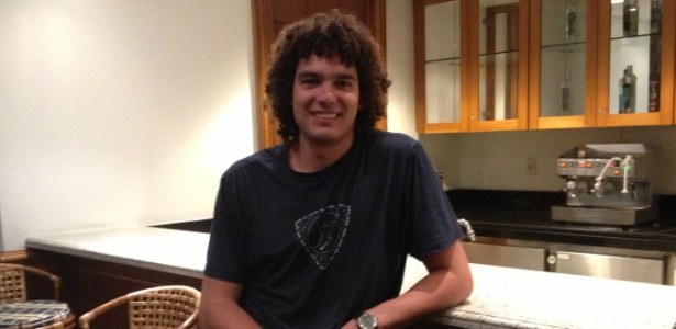 Anderson Varejão está recuperado de uma embolia pulmonar e quer voltar às quadras - Luiza Oliveira/UOL