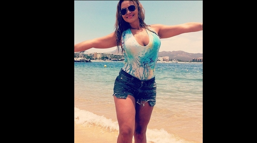 17.mai.2013 - Geisy Arruda aproveitou a viagem ao México para curtir praia na cidade de Los Cabos. A modelo viajou a convite de um programa. Essa é a primeira viagem internacional de Geisy