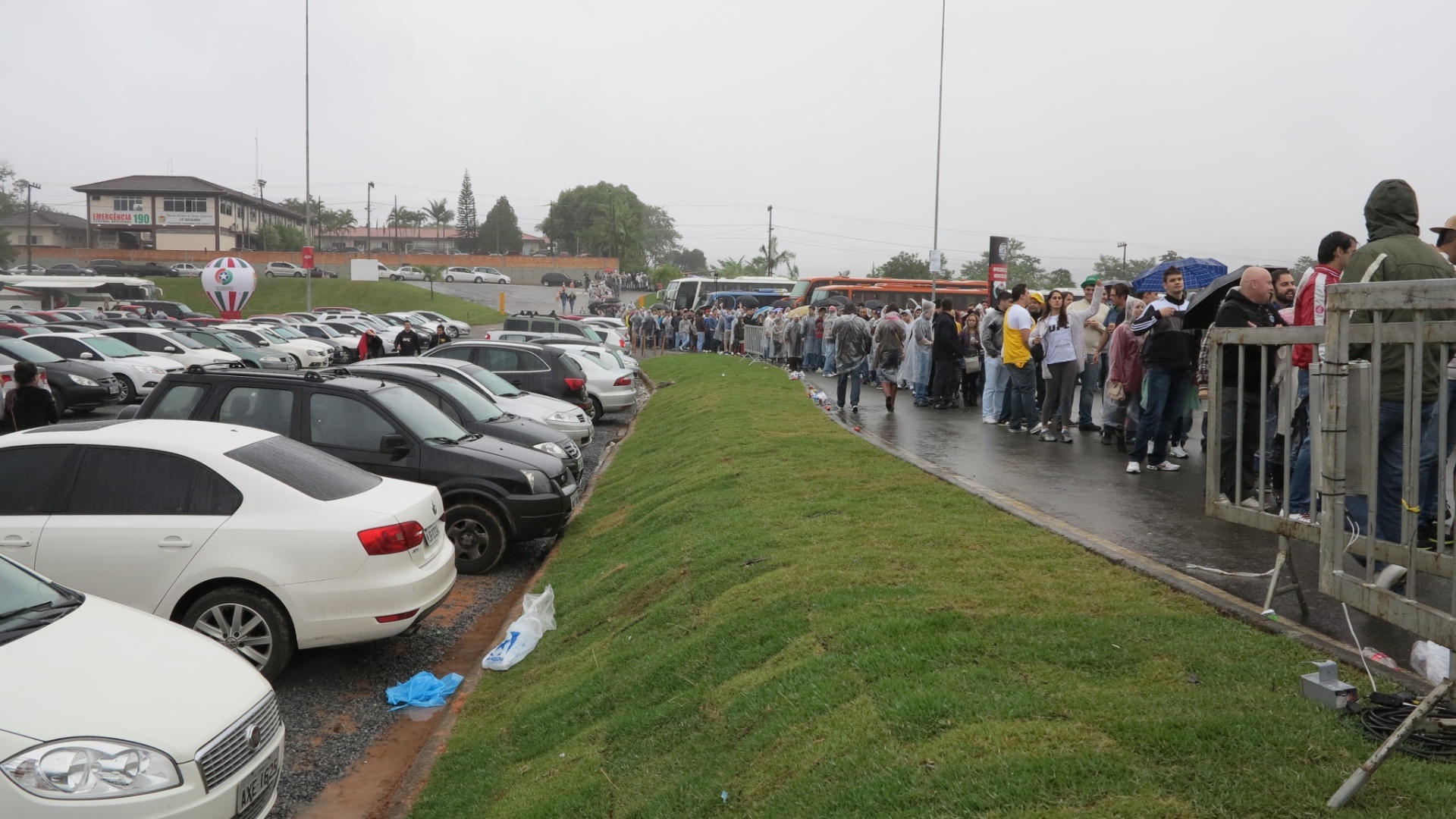 18.mai.2013 - Chuva atingiu a cidade de Jaraguá do Sul - Jorge Corrêa/UOL