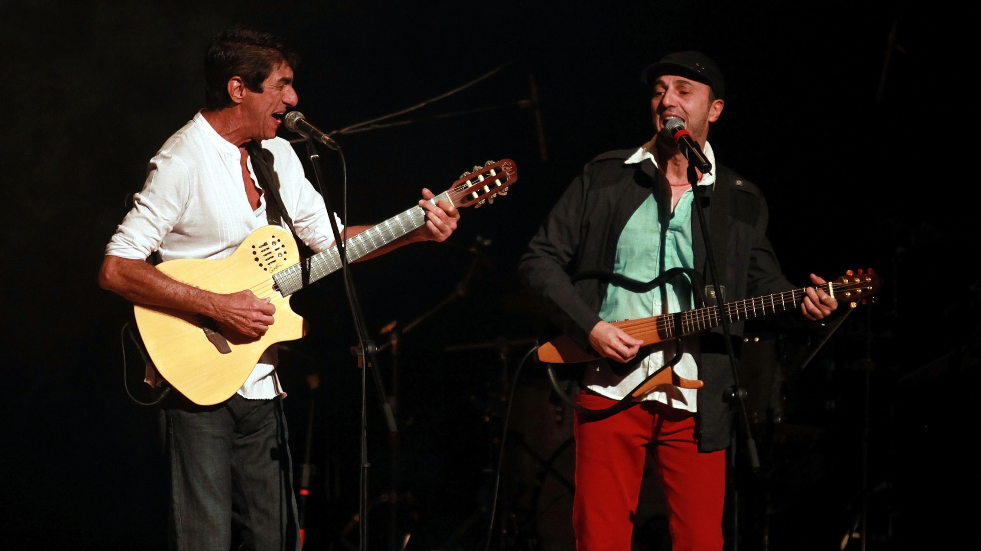 18.mar.2013 - O Theatro Municipal recebe a apresentação na íntegra do disco "Manera Fru-Fru Manera", álbum de 1973 do cantor Fagner. Zeca Baleiro participou da apresentação - André Lessa/UOL