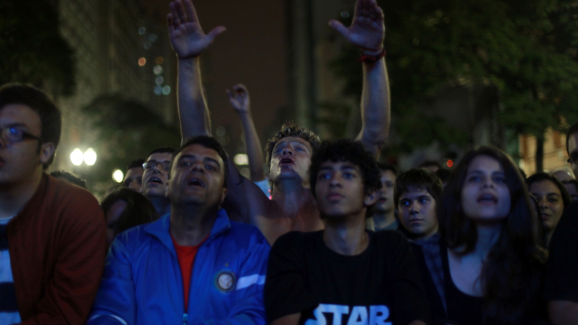 18.mai.2013 - Público vibra com o show de Lobão no palco São João, que deu a largada na Virada Cultural 2013 - André Lessa/UOL