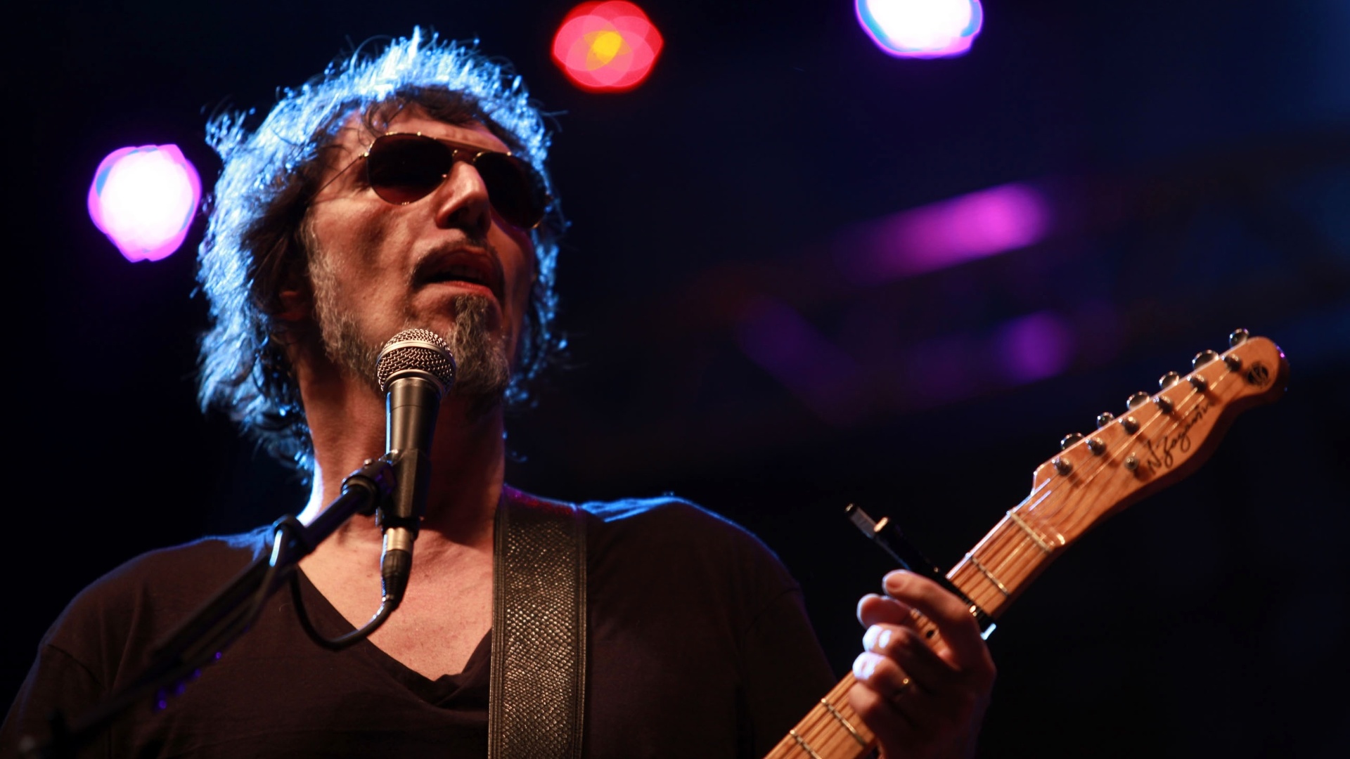 18.mai.2013 - Repertório do show de Lobão teve "Bambina" e "El Desdichado 2", que o cantor disse ter composto para o Racionais MCs - André Lessa/UOL