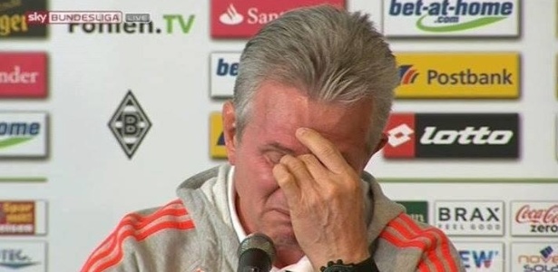 Técnico Jupp Heynckes, do Bayern, chora durante sua última coletiva pelo time - Reprodução/Sky