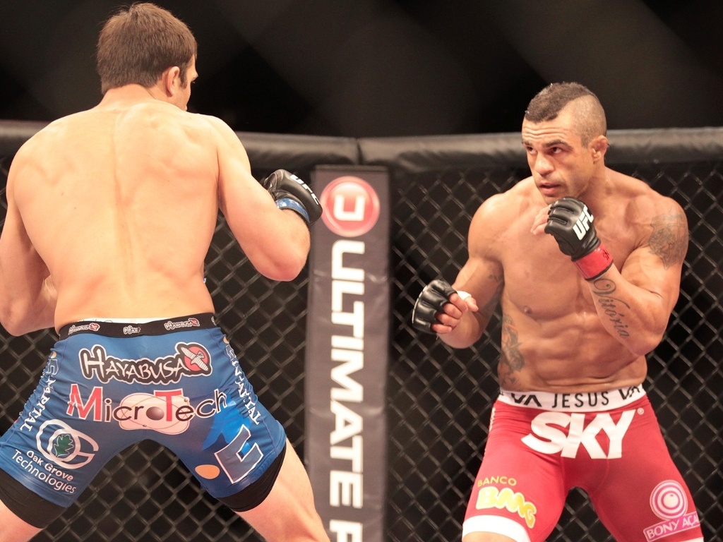 18.mai.2013 -Belfort venceu por nocaute no primeiro round de maneira espetacular, com um chute giratório perfeito no rosto de Rockhold - Marco Dutra/UOL