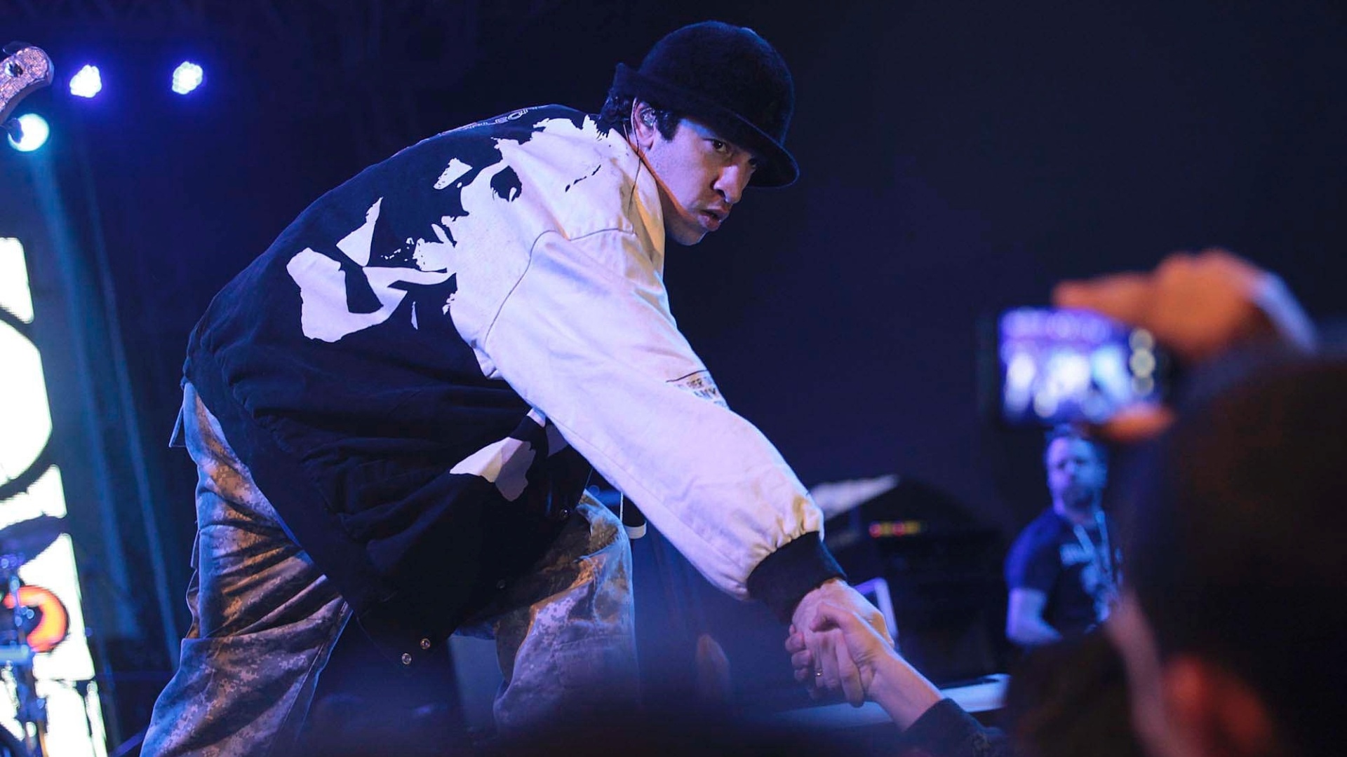 19.mai.2013 - Apresentação do grupo A Banca, novo nome do Charlie Brown Jr., durante a 9ª edição da Virada Cultural em São Paulo (SP) - Rogério Cassimiro/UOL