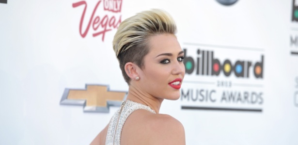 19.mai.2013 - A cantora Miley Cyrus chega ao Billlboard Awards 2013
