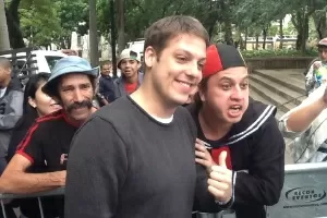 Fábio Porchat tira fotos com fãs durante a Virada Cultural de São Paulo - Thiago Azanha