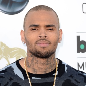 O cantor Chris Brown bateu o carro