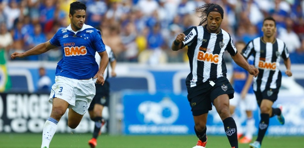 Ronaldinho Gaúcho festejou bastante o primeiro título com a camisa do Atlético  - Marcus Desimoni/UOL