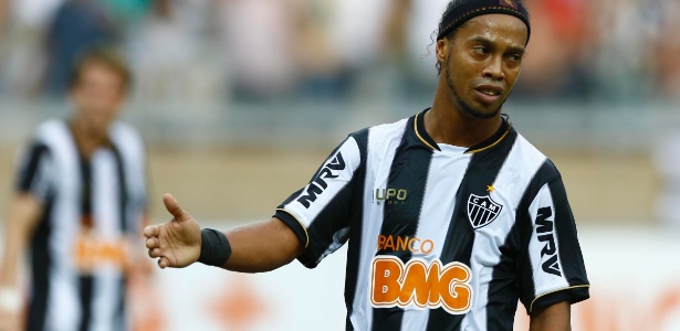 Ronaldinho Gaúcho vai a julgamento por "jogada violenta" contra Leandro Guerreiro - Marcus Desimoni/UOL
