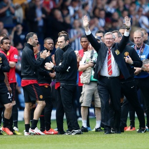 Técnico é aplaudido por jogadores e torcedores - Eddie Keogh/Reuters