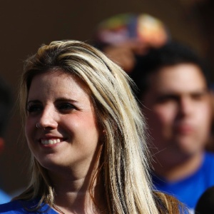 Torcedora do Cruzeiro comparece ao Mineirão para apoiar time, que foi derrotado no primeiro jogo - Marcus Desimoni/UOL