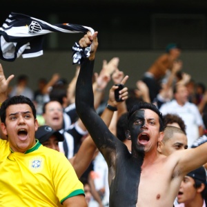 Torcedores do Atlético-MG vibram antes do clássico mineiro - Marcus Desimoni/UOL