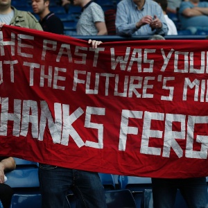 Torcida do Manchester United agradece Alex Ferguson em seu último jogo pelo clube - Eddie Keogh/Reuters