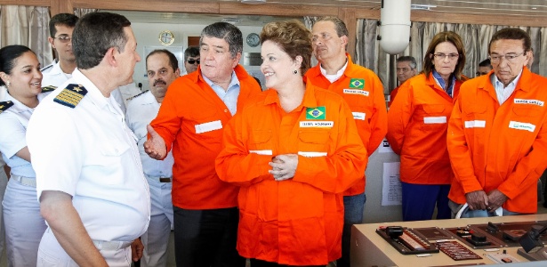 A presidente Dilma Rousseff e o então governador de Pernambuco, Eduardo Campos no porto de Suape, em Pernambuco, em 2013 - Roberto Stuckert Filho - 20.mai.2013/PR