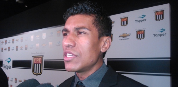 Paulinho, do Corinthians, concede entrevista na festa de premiação do Paulistão - Luiz Paulo Montes/UOL