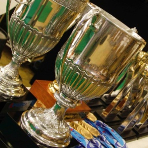 20.mai.2013 - Troféus e medalhas que serão entregues aos jogadores do Botafogo pelo título carioca na festa do torneio - Marcelo de Jesus/UOL