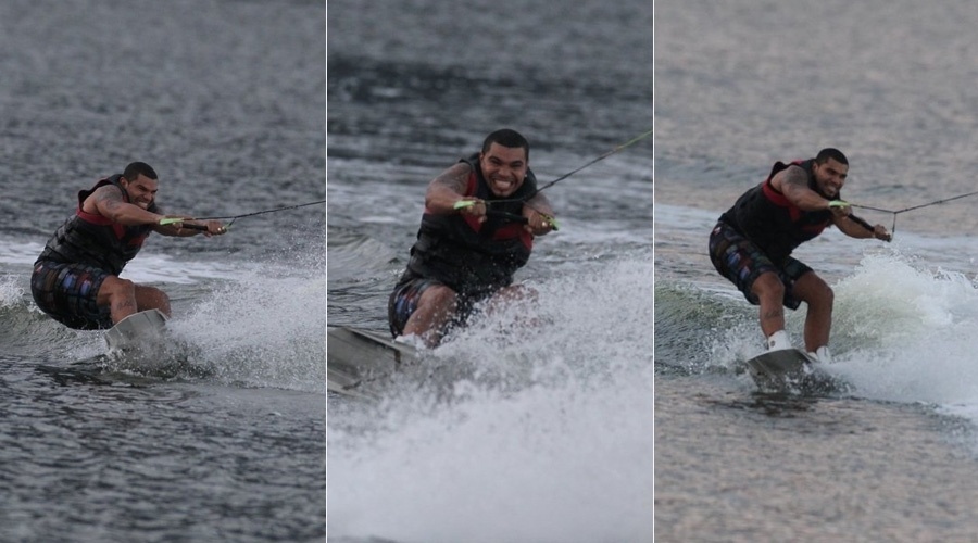 21.mai.2013 - Naldo praticou wakeboard na Lagoa Rodrigo de Freitas, zona sul do Rio. O cantor participou de uma gravação para um programa da Sportv