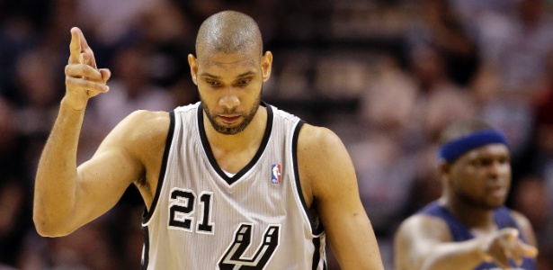 Tim Duncan foi o cestinha do San Antonio Spurs na partida contra o Memphis Grizzlies - AP Photo/Eric Gay