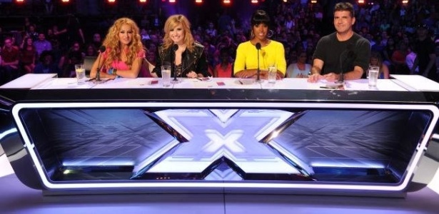 O grupo de jurados do "The X Factor", formado por Paulina Rubio, Demi Lovato, Kelly Rowland e Simon Cowell