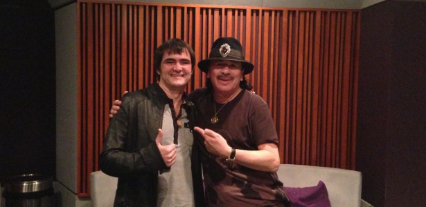 Samuel Rosa e Carlos Santana durante a gravação do novo disco do guitarrista - Divulgação