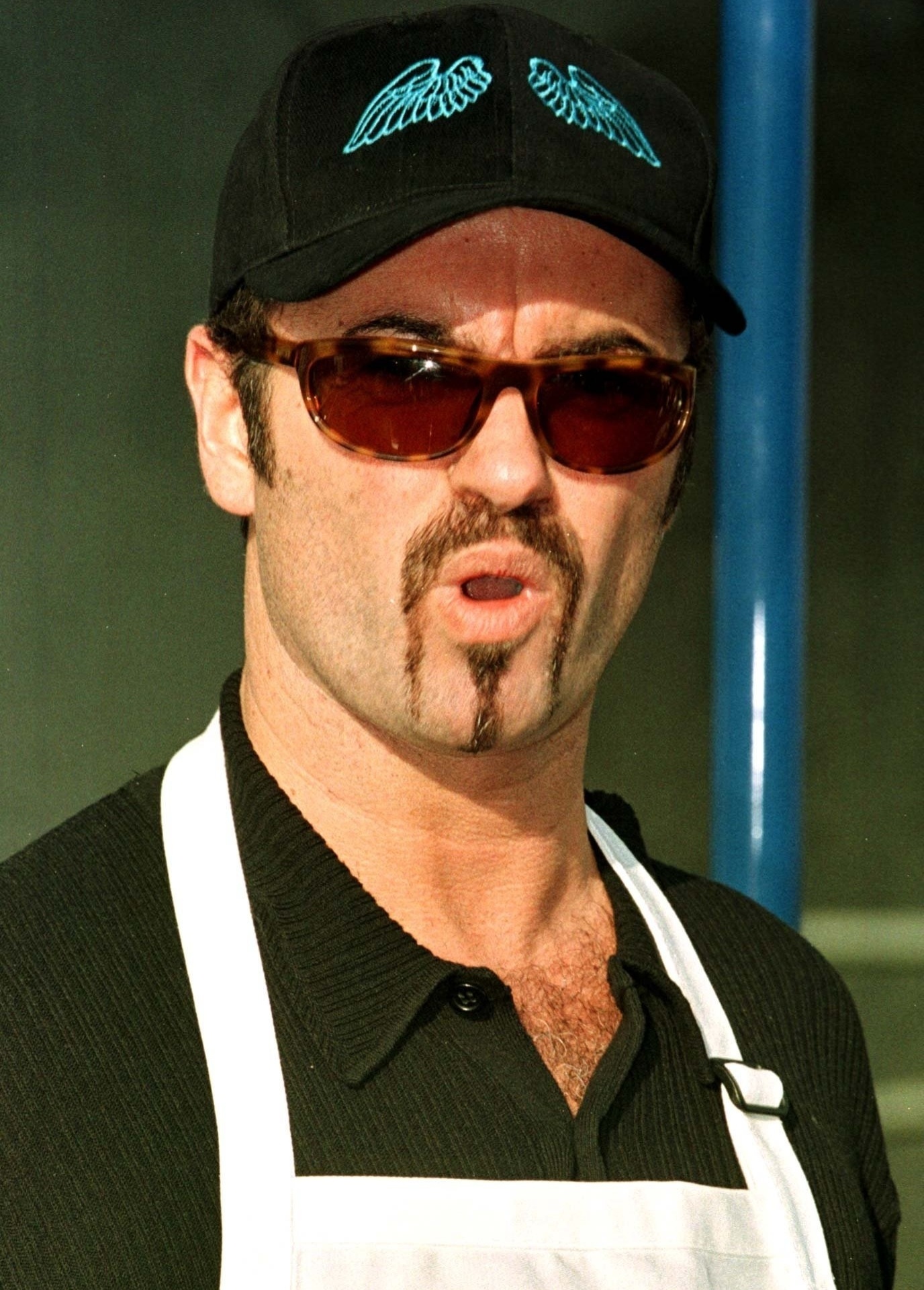 Em 1998, George Michael prestou serviços comunitários após ser preso por atentado ao pudor - Fred Prouser/Reuters