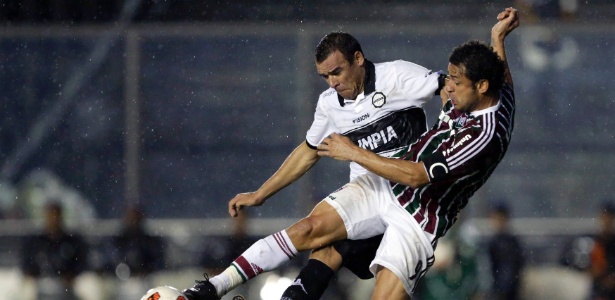 Forte dor na costela atrapalhou o atacante Fred durante a eliminação do Fluminense - REUTERS/Ricardo Moraes