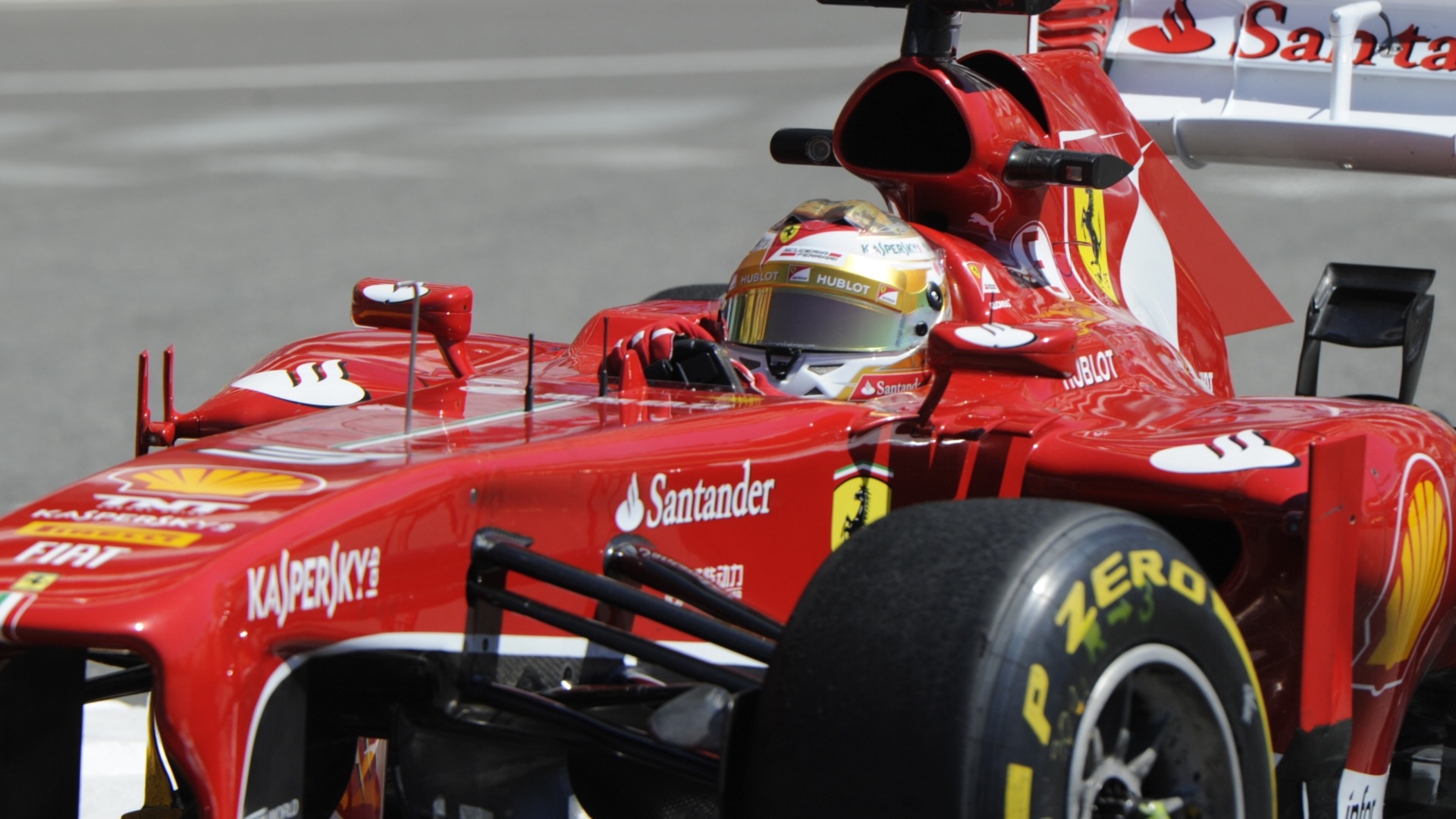 23.mai.2013 - Fernando Alonso pilota sua Ferrari pelo circuito de rua de Monte Carlo durante os treinos livres para o GP de Mônaco - Boris Horvat/AFP