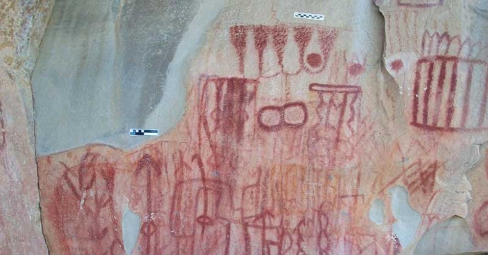 23.mai.2013 - Grupo do Inah (Instituto Nacional de Antropologia e História) descobriu quase 5.000 pinturas rupestres em 11 cavernas diferentes em Burgos, no Estado de Tamaulipas. As imagens, que representam pessoas, animais e insetos,  documentam a presença de povos pré-hispânicos em uma região onde "antes se dizia não existir nada" - Inah