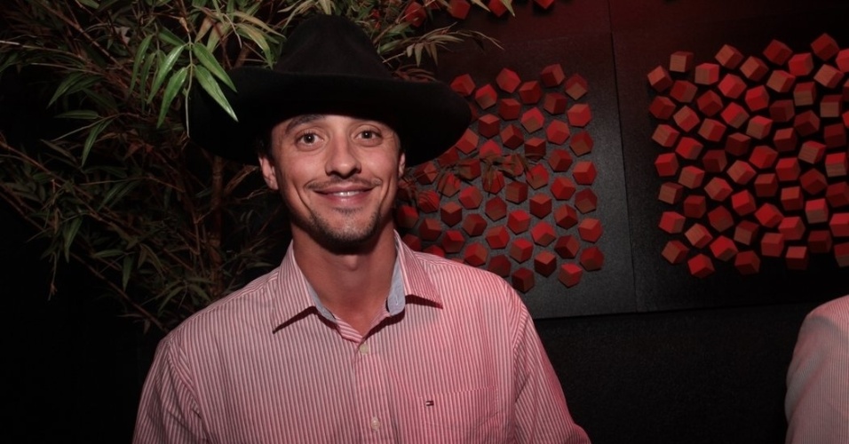 23.mai.2013 - O ex-BBB Fael  antes do show de Michel Teló em casa noturna de São Paulo - Léo Franco/AgNews