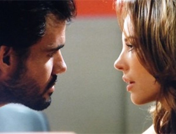 Em "Amor à Vida", Paloma visita Ninho na cadeia