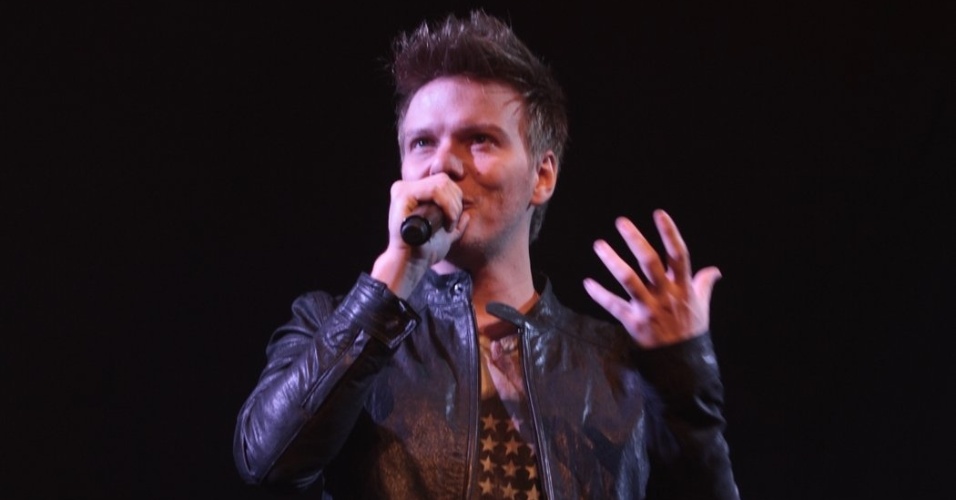 23.mai.2013 - Composto por um CD e um DVD, o novo álbum de Michel Teló foi gravado nas praias de Jurerê Internacional (SC), Guarujá (SP) e Angra dos Reis (RJ). - Léo Franco/AgNews