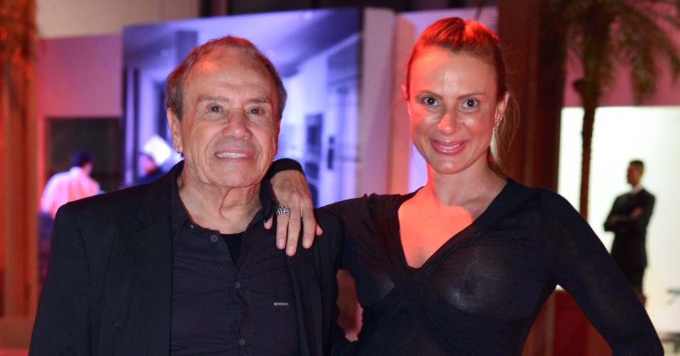 23.mai.2013 - Stênio Garcia com a mulher em prêmio no Rio na cerimônia do prêmio "Comer & Beber", da revista "Veja Rio"