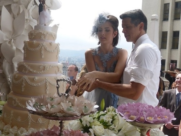 Em "Amor à Vida", Patrícia se casa com Guto no alto de um prédio