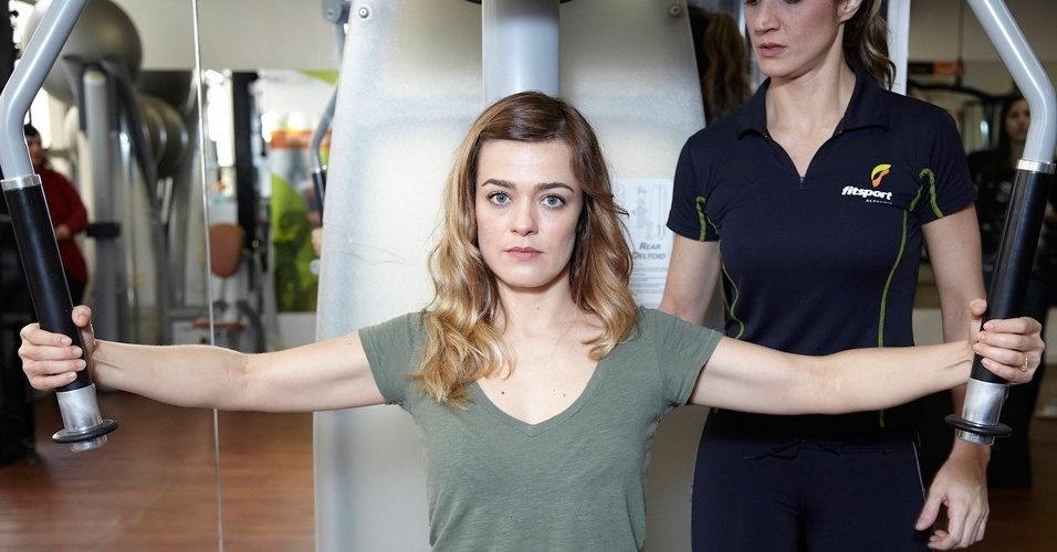 Karine Carvalho - atriz e ex-Chiquititas - fly - Rodrigo Niemeyer/UOL Agradecimento: Academia Fitsport