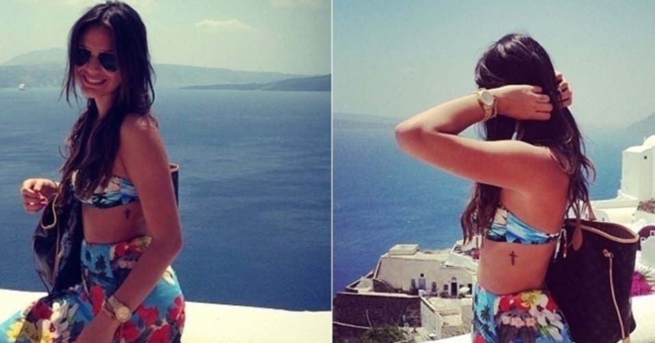 De férias na Grécia, Bruna Marquezine exibiu a tatuagem, um crucifixo na altura das costelas. A atriz divulgou a imagem por meio de sua página do Instagram. Bruna está viajando sem o namorado, o jogador Neymar