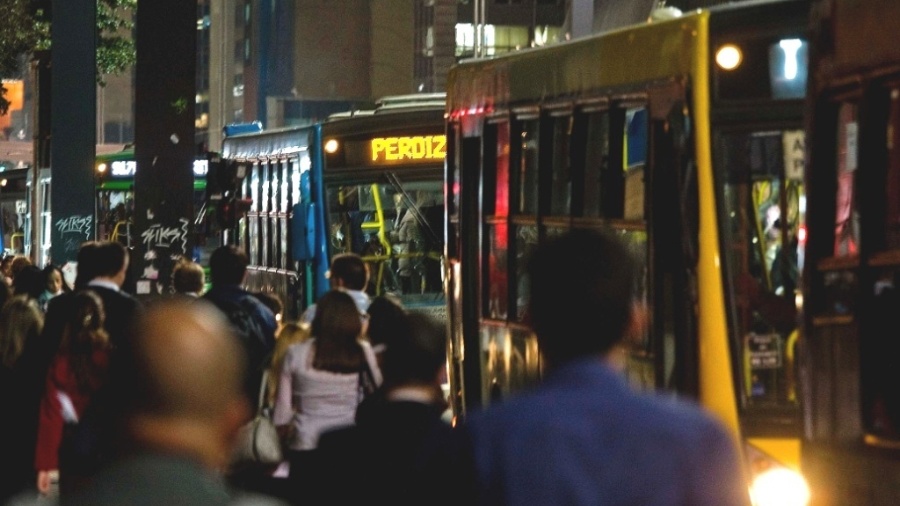 Corredor de ônibus na avenida Paulista; motoristas planejam greve na próxima sexta-feira, 7 de junho