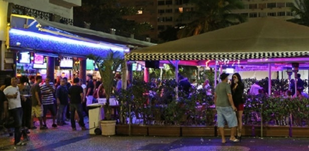 O Bar Balcony é conhecido por atrair prostitutas adultas e por concentrar adolescentes para a prática da exploração - Júlio Guimarães/UOL